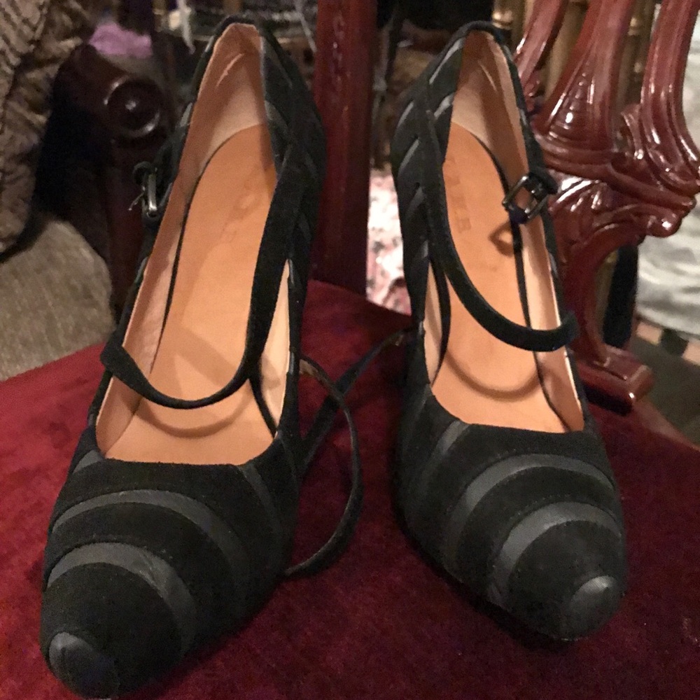 Gwen Stafani L.A.M.B. size 10